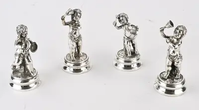 4 Zilveren beeldjes putti – kavel bij Twents Veilinghuis