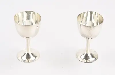 2 Zilveren sake bekertjes – kavel bij Twents Veilinghuis