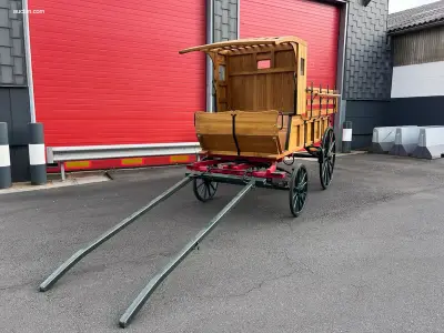 Antieke paardenkoetsen en boerenwagens – veiling bij Auctim