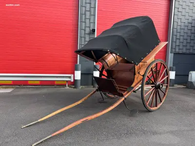 Klassieke Houten Tweewielige Paardenkoets met – kavel bij Auctim, Eynatten
