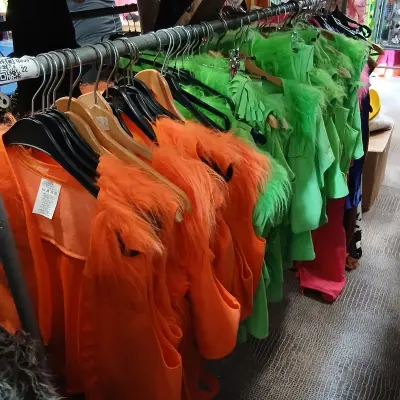 Ca. 84x Cowboy caps, broeken en hesjes – kavel bij Onlineveilingmeester, Drachten