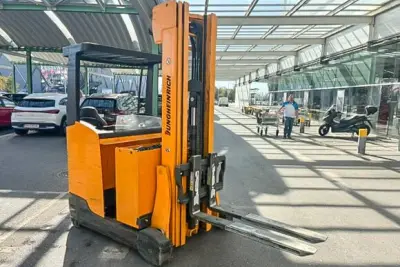 Schubmaststapler Jungheinrich – veiling bij Aurena, Brunn am Gebirge