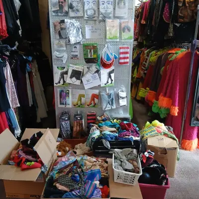 Snorren, baarden, panty's, handschoenen, sjaaltjes, maskers – kavel bij Onlineveilingmeester, Drachten
