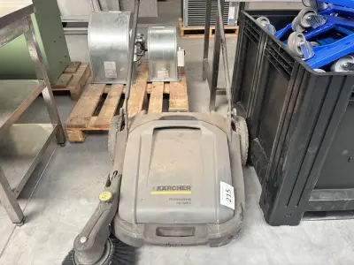 Veegmachine Karcher Km70/20 C – kavel bij Hammertime, Tools Auction Antwerp