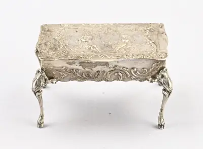Zilveren miniatuur bureau – kavel bij Twents Veilinghuis