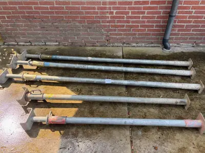 3 Stempels 2,2 m en 2 stempels 1,5 m – kavel bij HNVI, Valkenswaard