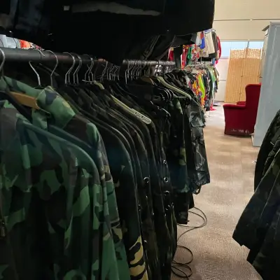 Leger kleding feestversie – kavel bij Onlineveilingmeester, Drachten