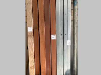 4 Hardhouten palen 8,5 x 8,5 cm, 2,7 m – kavel bij HNVI, Valkenswaard