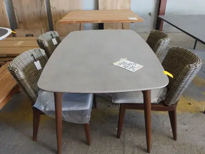Keramische outdoor/indoor tafel Jardinico + 4x stoel met kussens – kavel bij Openbare Verkopen, Wakken