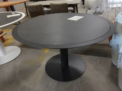 Outdoor/indoor tafel Liyo – kavel bij Openbare Verkopen, Wakken