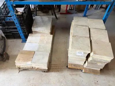 Natuursteen, 80 st 20 x 20 en 6 st 30 x 30 – kavel bij HNVI, Valkenswaard