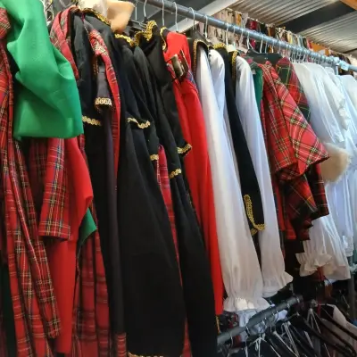 Ca. 64x Schotse feestkleding – kavel bij Onlineveilingmeester, Drachten