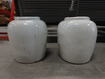 2x Terracotta vaas – kavel bij Openbare Verkopen, Wakken
