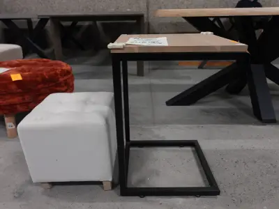 Bijzettafel eik + poefje – kavel bij Openbare Verkopen, Wakken