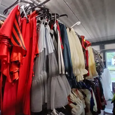 Ca. 60x Piratenkleding – kavel bij Onlineveilingmeester, Drachten