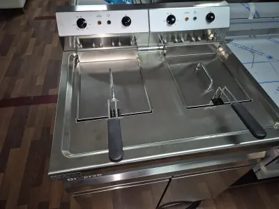 Nieuwe friteuse dubbel op krachtstroom – kavel bij Veilingwinnaar