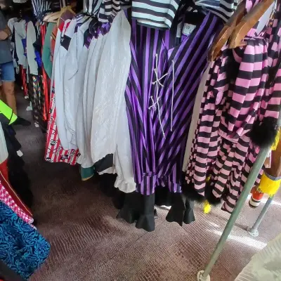 Ca. 63x Piratenkleding – kavel bij Onlineveilingmeester, Drachten