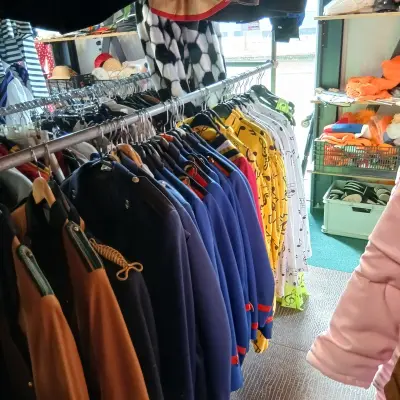 Ca. 44x Fanfare kleding – kavel bij Onlineveilingmeester, Drachten