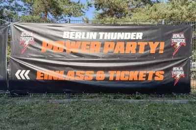 Fan-Bekleidung und Ausstattung "Berlin Thunder" – veiling bij Aurena, Berlin
