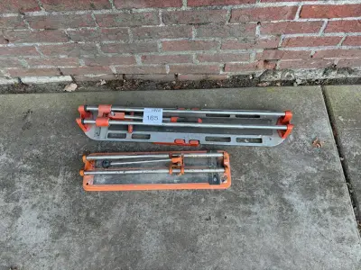 2 tegelsnijders – kavel bij HNVI, Valkenswaard