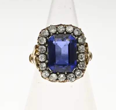 Gouden ring met saffier en diamant – kavel bij Twents Veilinghuis