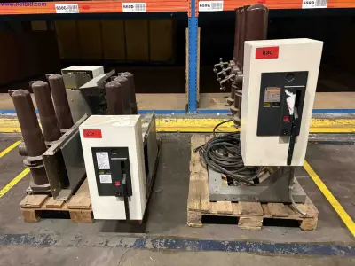 2 Medium-voltage vacuum circuit breaker MERLIN GERIN SFset / SF1 – kavel bij NetBid, Sint Baafs Vijve