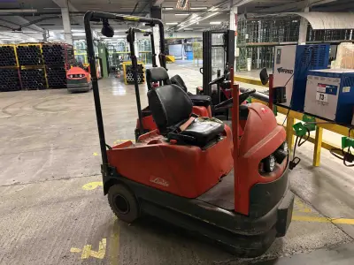 4 Battery-electric ride-on tow tractors Linde P60Z (2); P60 (2) – kavel bij NetBid, Sint Baafs Vijve