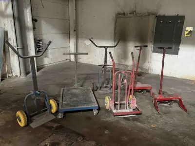6 Warehouse material-handling trolleys – kavel bij NetBid, Sint Baafs Vijve