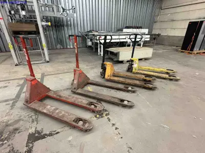 4 Manual Hydraulic Pallet Trucks – kavel bij NetBid, Sint Baafs Vijve