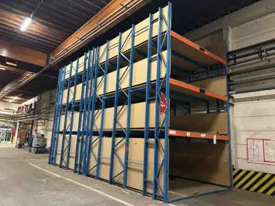of high-bay, wide-span carpet storage racking – kavel bij NetBid, Sint Baafs Vijve