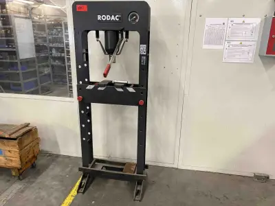 Hydraulic garage press Rodac RQPJR30 – kavel bij NetBid, Roterijstraat 205-8793 Waregem