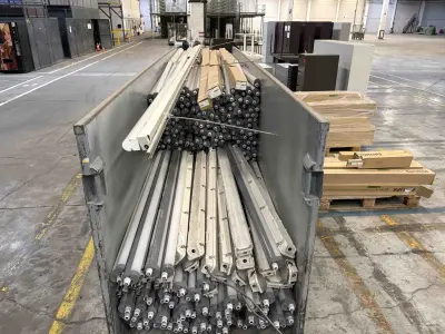 1 Set Industrial LED and fluorescent lighting – kavel bij NetBid, Roterijstraat 205-8793 Waregem