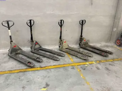 4 Hydraulic pallet trucks Crown PTH 20-45T series – kavel bij NetBid, Roterijstraat 205-8793 Waregem