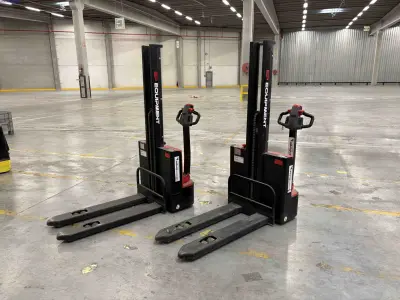 2 Battery electric pedestrian pallet stackers EP Equipment ES12-12MM – kavel bij NetBid, Roterijstraat 205-8793 Waregem