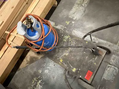 Mobile trolley with gas regulator and hand torch – kavel bij NetBid, Roterijstraat 205-8793 Waregem