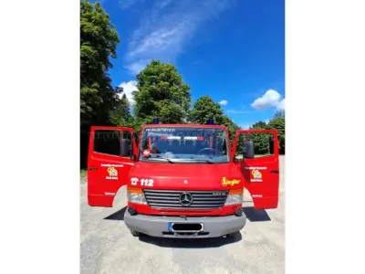 1 speciaal motorvoertuig: brandweerwagen TSF-W (voertuig met draagbare hogedrukpomp en water) – kavel bij Zoll-Auktion, Balve