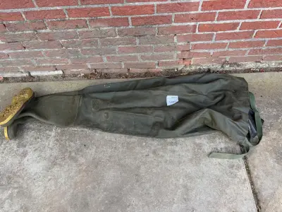 Waadbroek, maat 45 – kavel bij HNVI, Valkenswaard