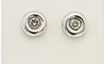 Witgouden oorstekers met diamant – kavel bij Twents Veilinghuis