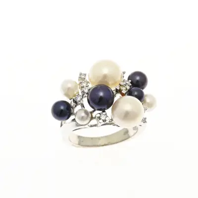 Witgouden ring met parels – kavel bij Twents Veilinghuis