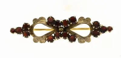 Gouden broche met granaat – kavel bij Twents Veilinghuis