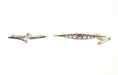 2 Gouden broches met parels – kavel bij Twents Veilinghuis