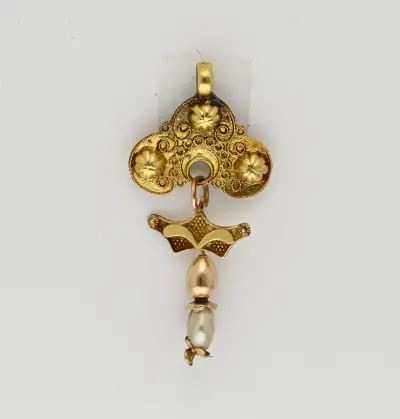 Gouden hanger filigrain met parel – kavel bij Twents Veilinghuis