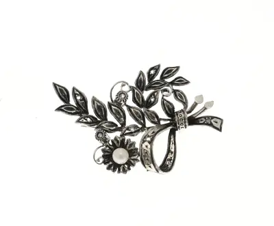 Witgouden broche met parel en diamant – kavel bij Twents Veilinghuis