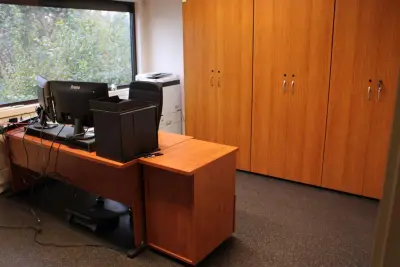 Ensemble bureau bois+ fauteuil de bureau – kavel bij Trans Executive