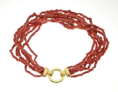 Bloedkoralen collier met gouden slot – kavel bij Twents Veilinghuis