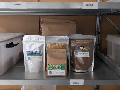 Diverse gedroogde poeders, thee & kruid, O.a. Vitanics – kavel bij Onlineveilingmeester, Groningen