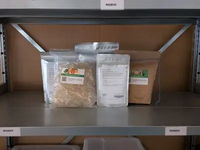 Diverse gedroogde poeders, thee & kruid, O.a. Vitanics – kavel bij Onlineveilingmeester, Groningen
