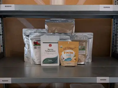 Diverse gedroogde poeders, O.a. Vitanics, Purason, Four Sigmatic – kavel bij Onlineveilingmeester, Groningen