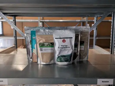 Diverse gedroogde poeders & capsules, O.a. Vitanics, Four Sigmatic – kavel bij Onlineveilingmeester, Groningen