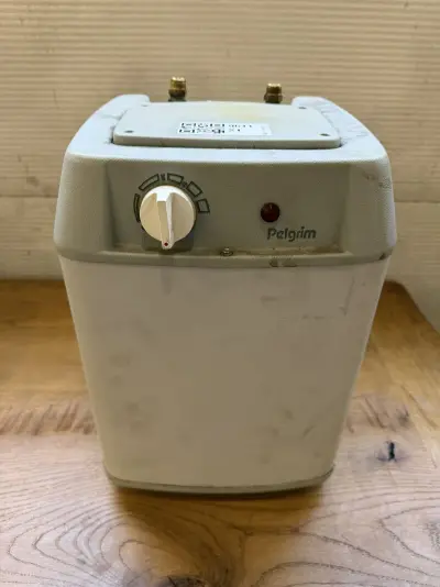 Elektrische onderbouwboiler / close-in boiler, Pelgrim, IB 100, wit/lichtgrijs, 2.000 W | 8 bar | instelbare thermostaat – kavel bij Onlineveilingmeester, Hoogeveen